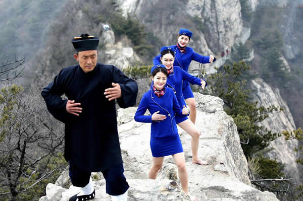׽