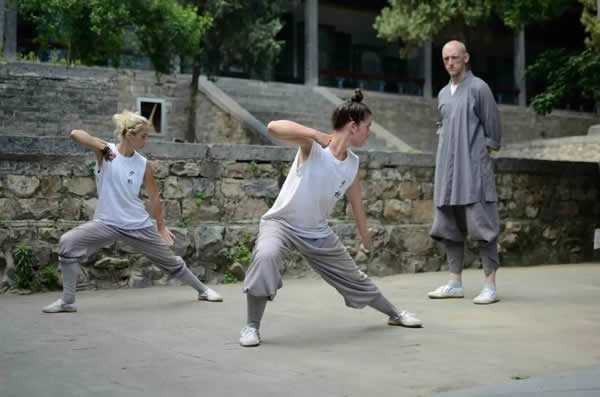 ׽